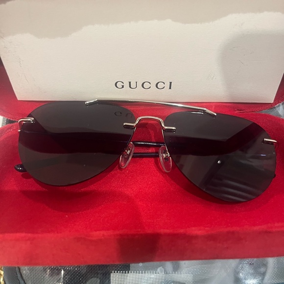GucciAviator Sunglasses 😎 black. Authentic & Beautiful!These come with case etc - Picture 9 of 12